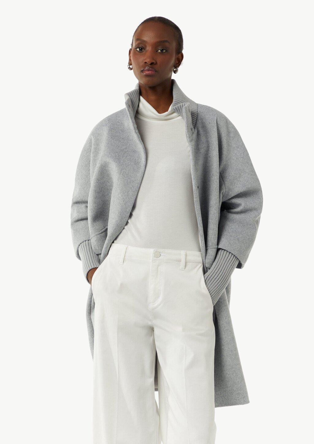 Wollmantel mit geripptem Kragen und Ärmeln