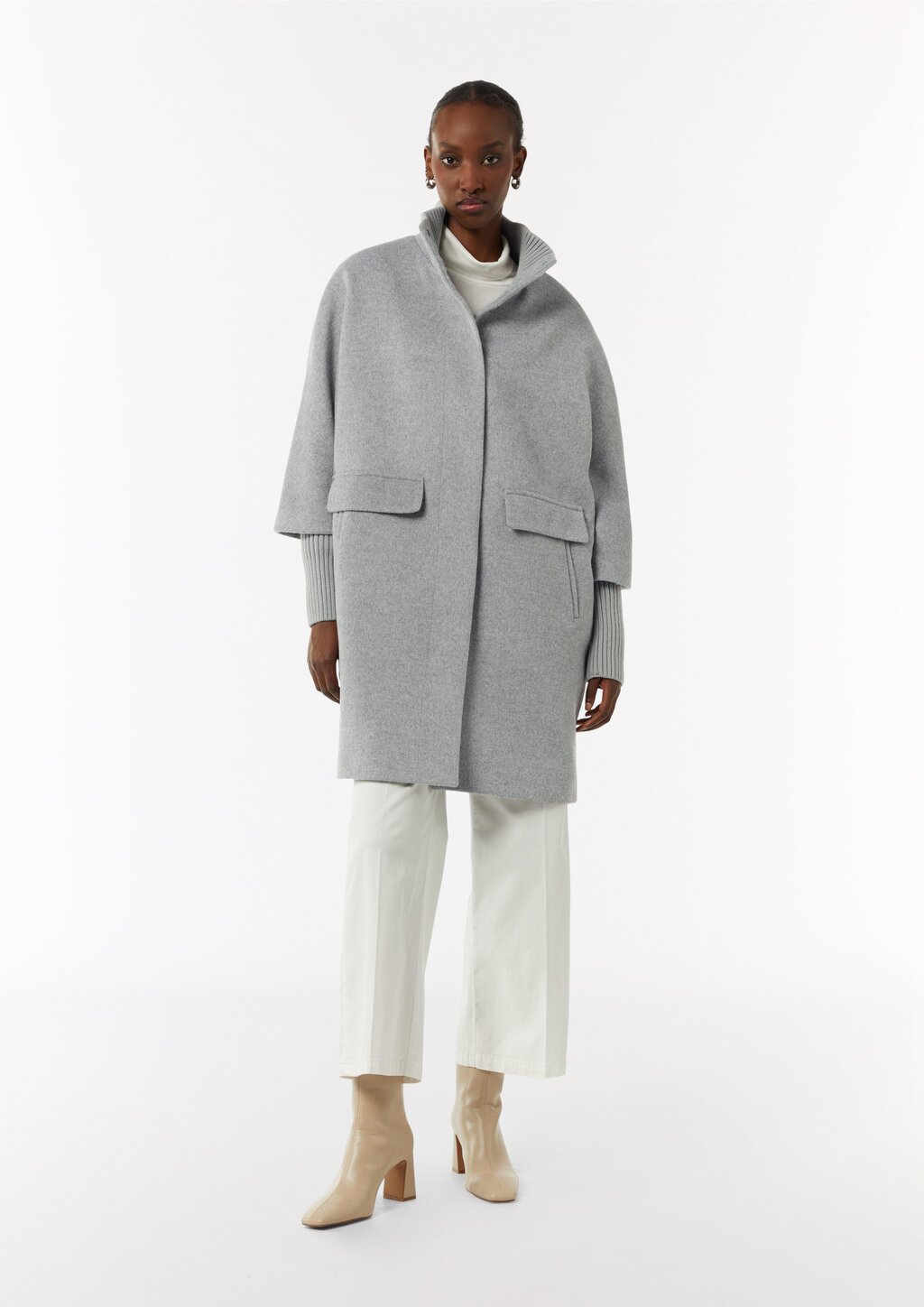 Wollmantel mit geripptem Kragen und Ärmeln