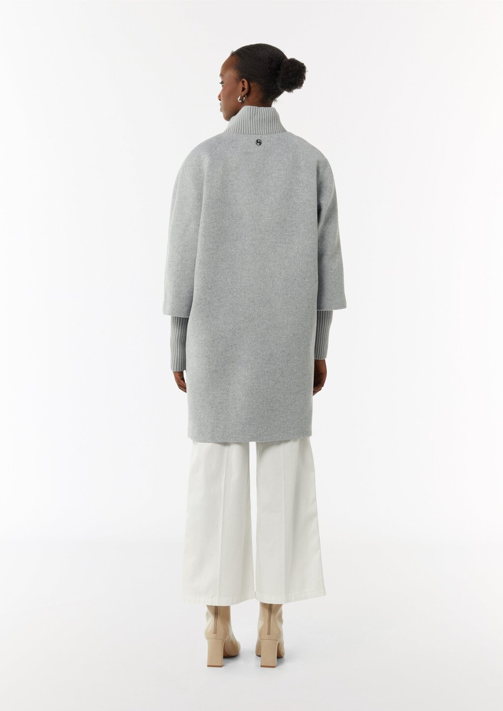 Wollmantel mit geripptem Kragen und Ärmeln