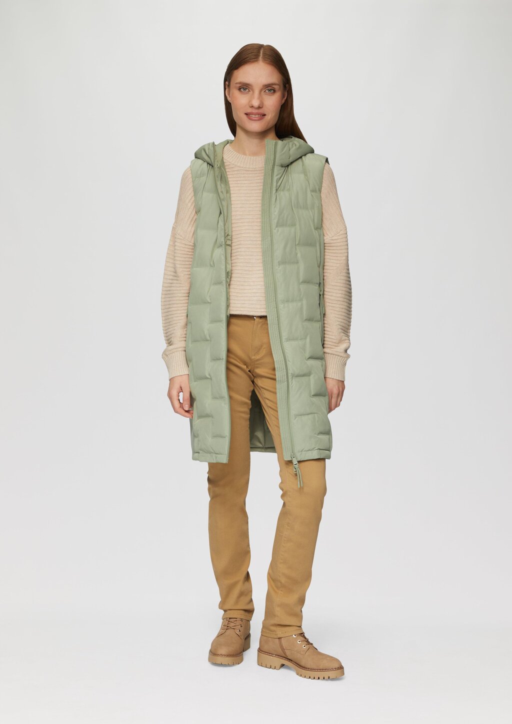 Leichte Weste im Fabricmix mit Prägung