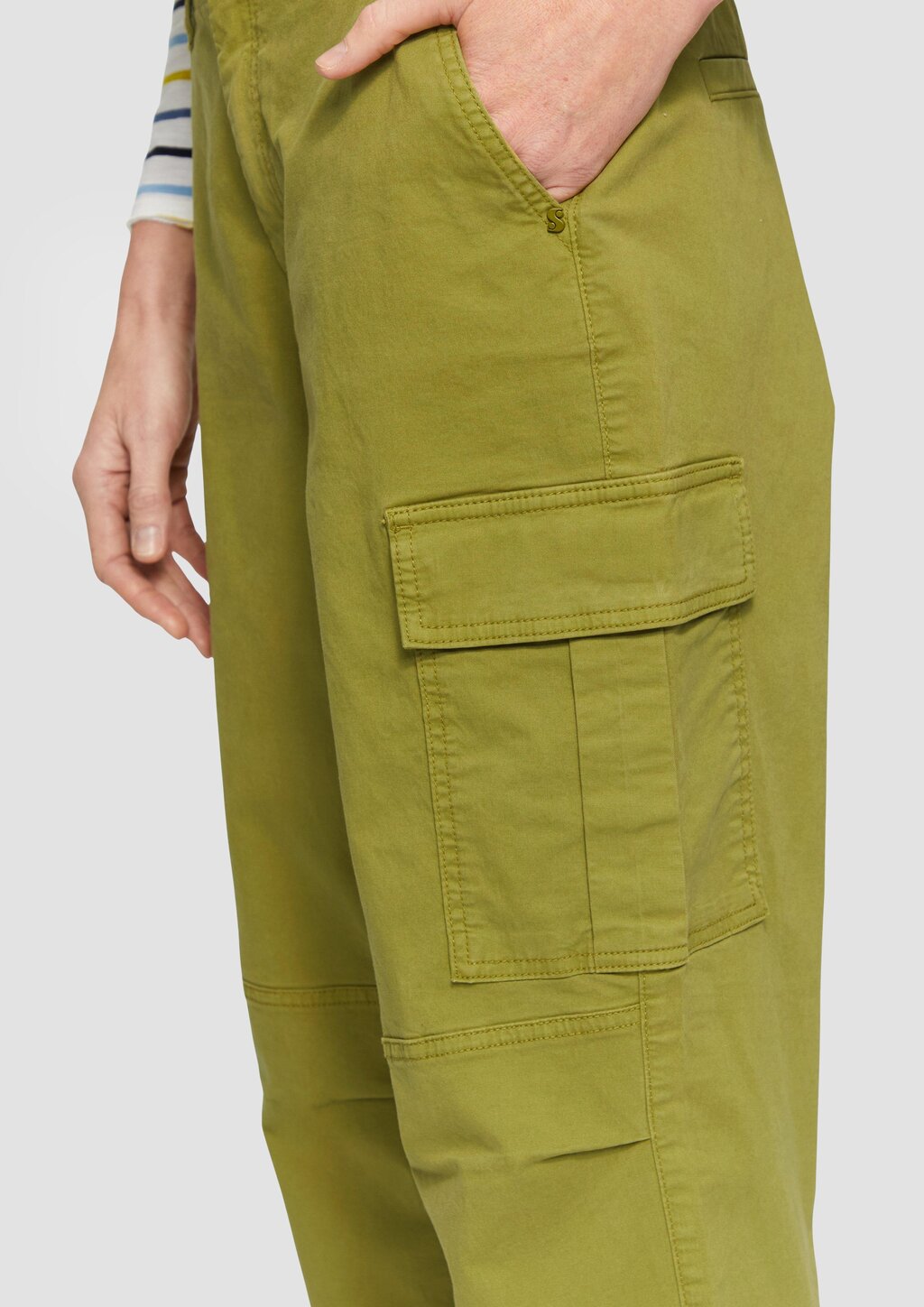 Lässige Cargohose mit Nahtdetails