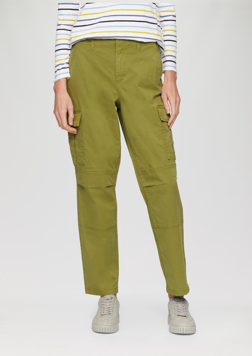 Lässige Cargohose mit Nahtdetails