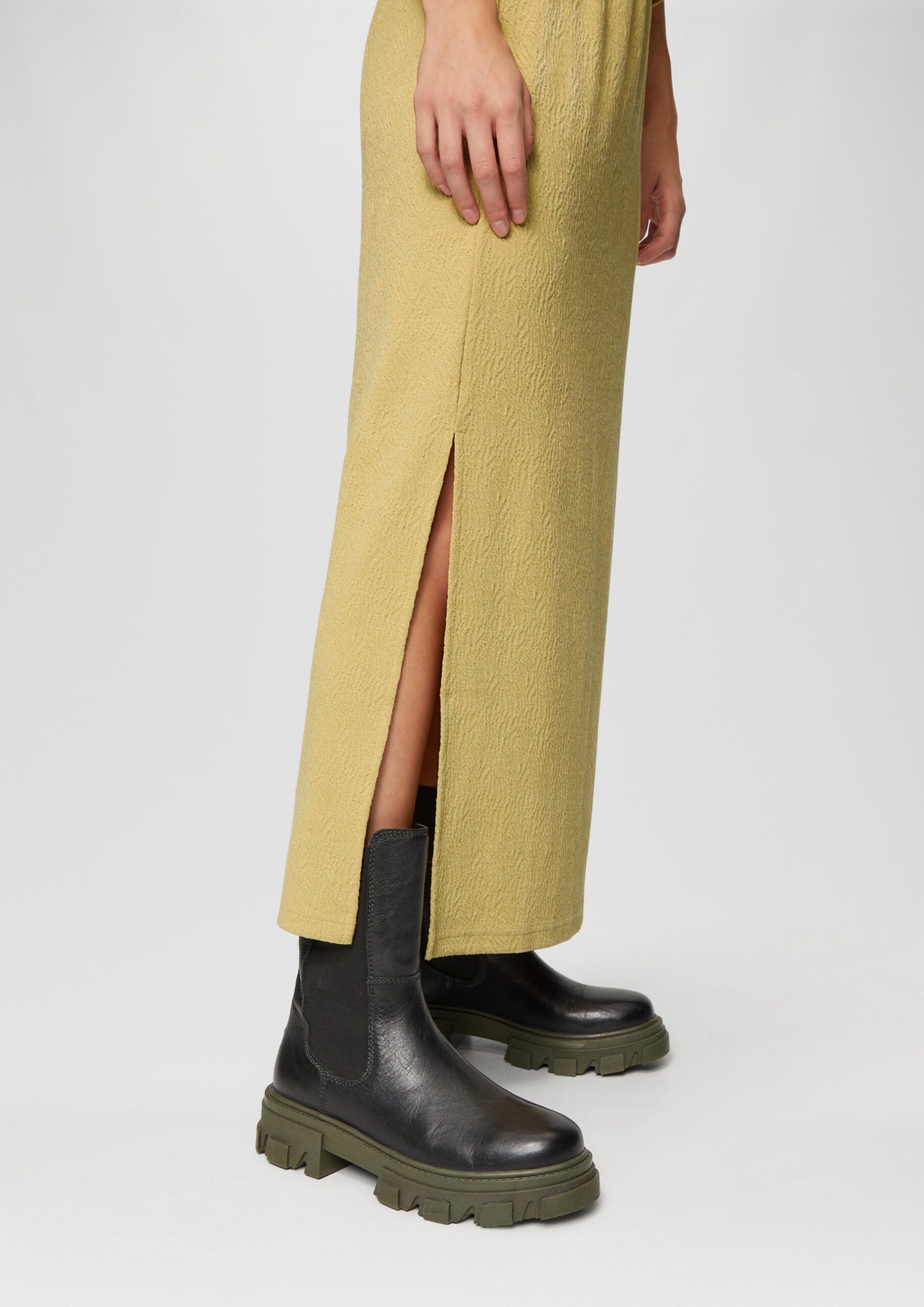 Strukturierter Midirock mit Elastikbund