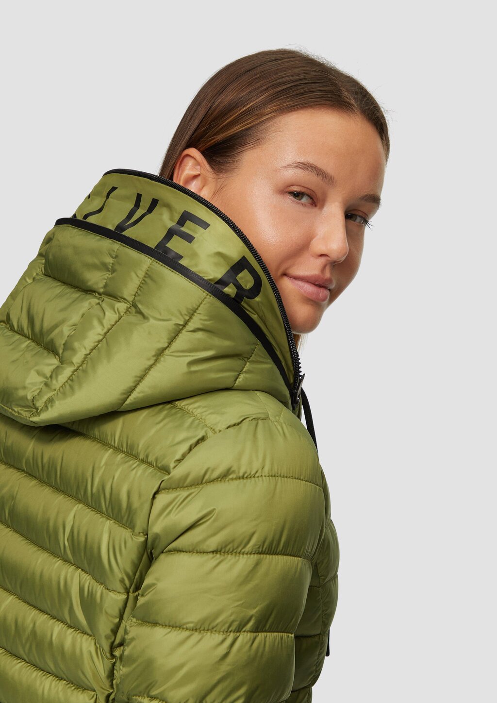 Leichte Steppjacke mit Logo-Kapuze