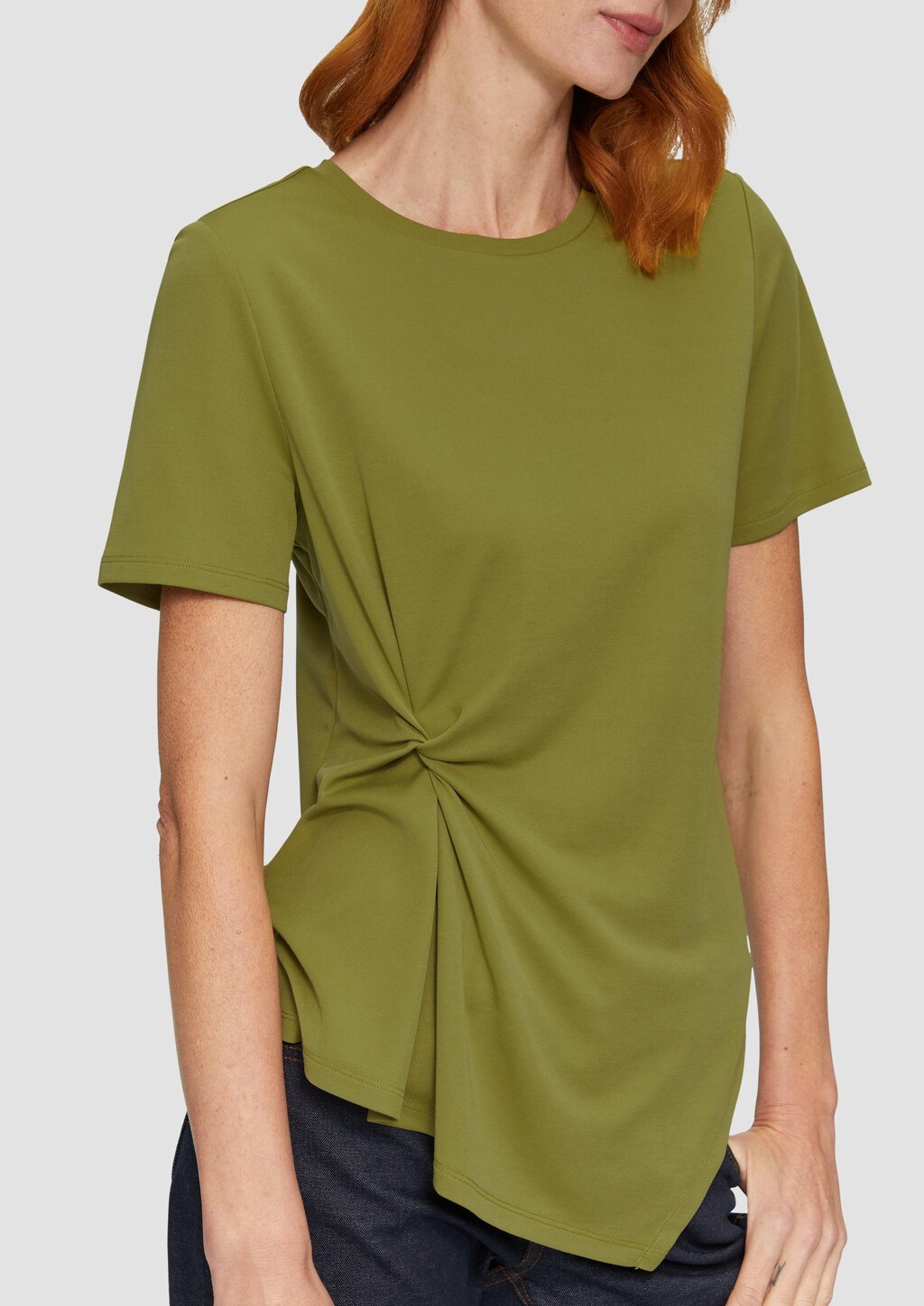 Fließendes T-Shirt mit Knotendetail