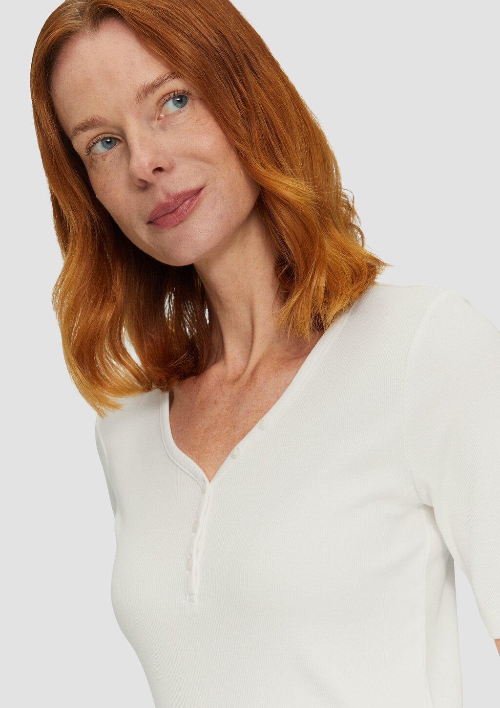 Rippshirt mit Henley-Ausschnitt