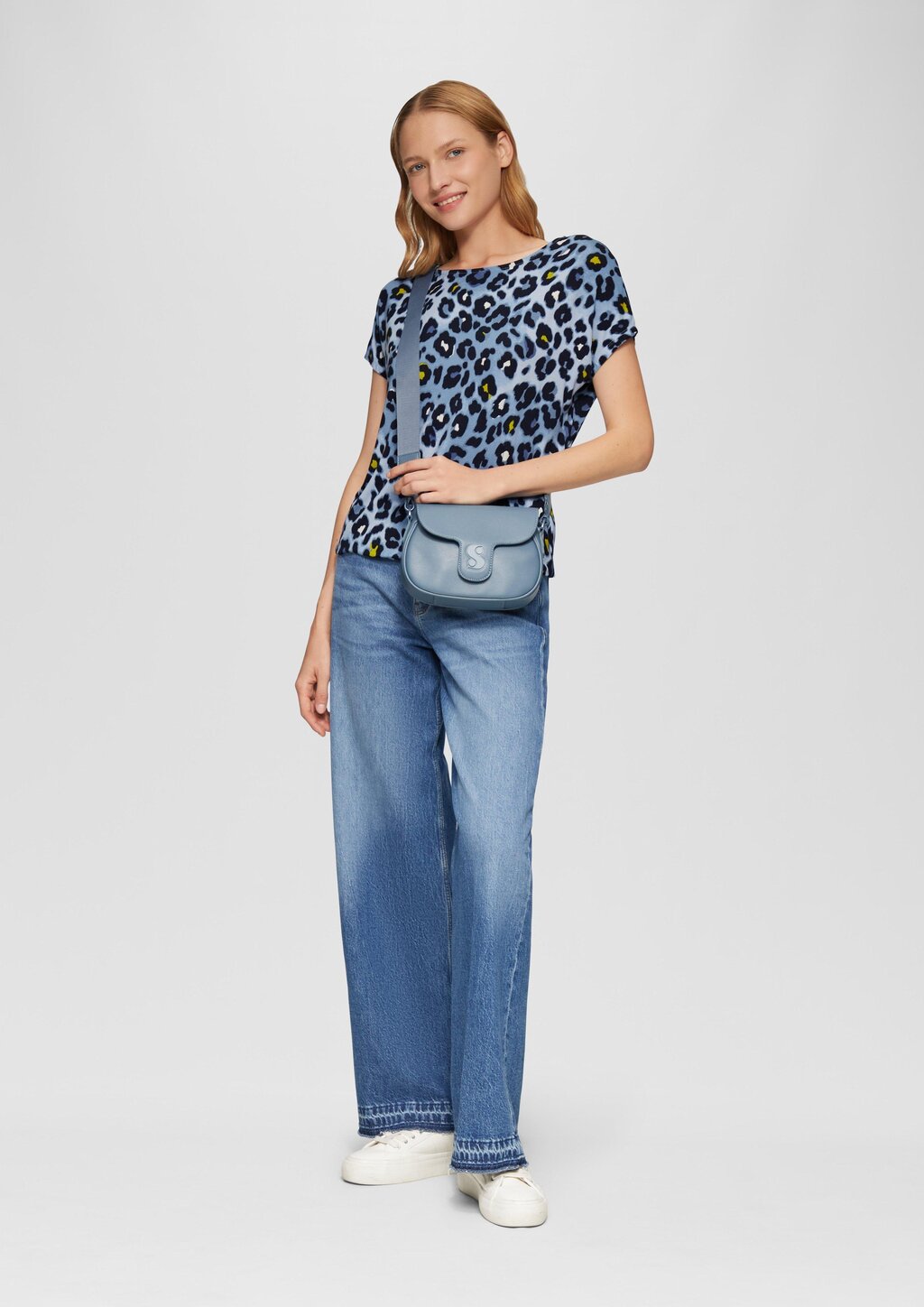 Jerseyshirt mit überschnittenen Schultern