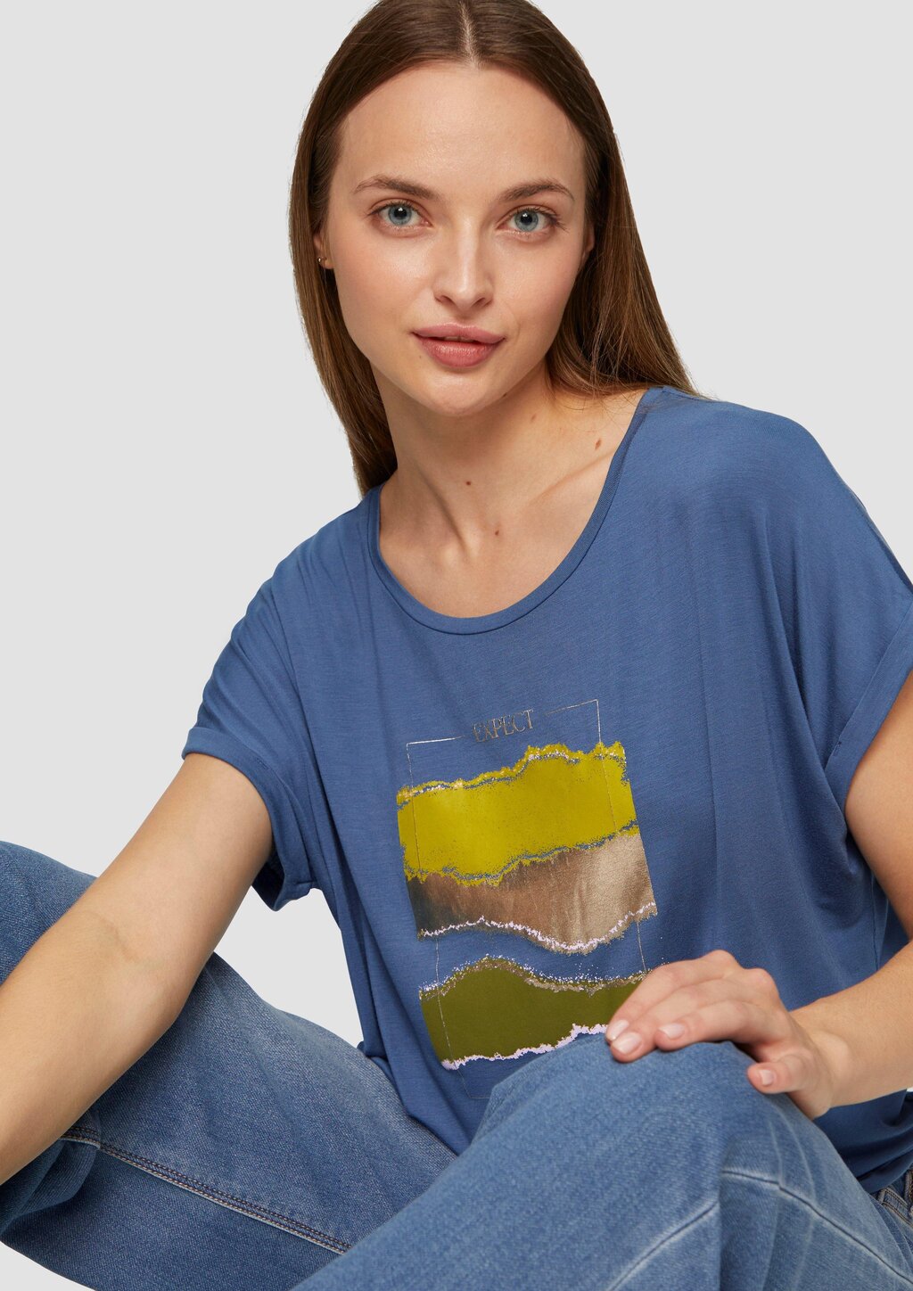 T-Shirt aus Viskosestretch mit Frontprint