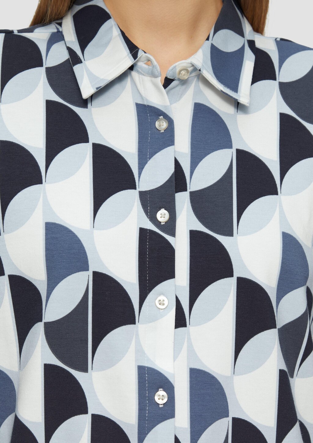 Elastische Hemdbluse aus Jersey