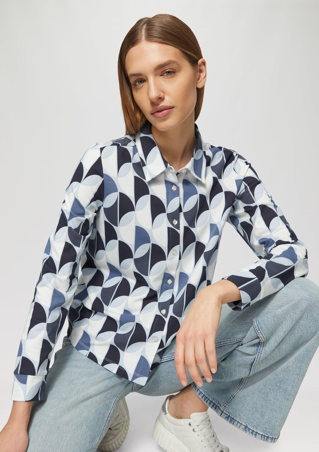 Elastische Hemdbluse aus Jersey