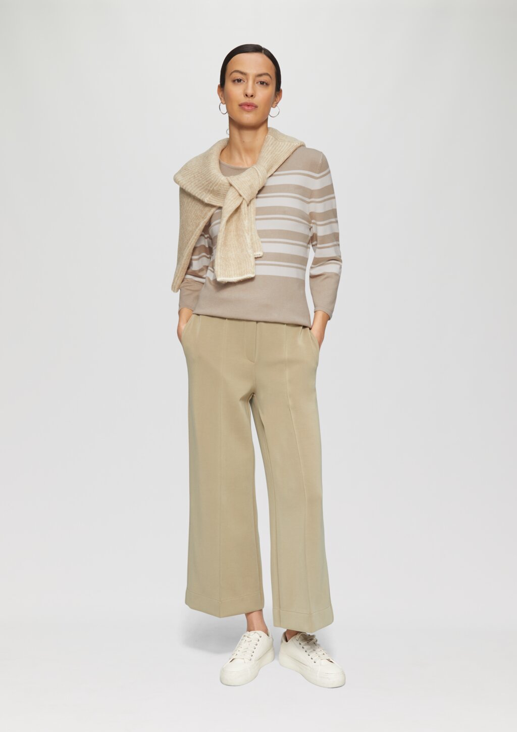 Gestreifter Strickpullover aus Viskosemix