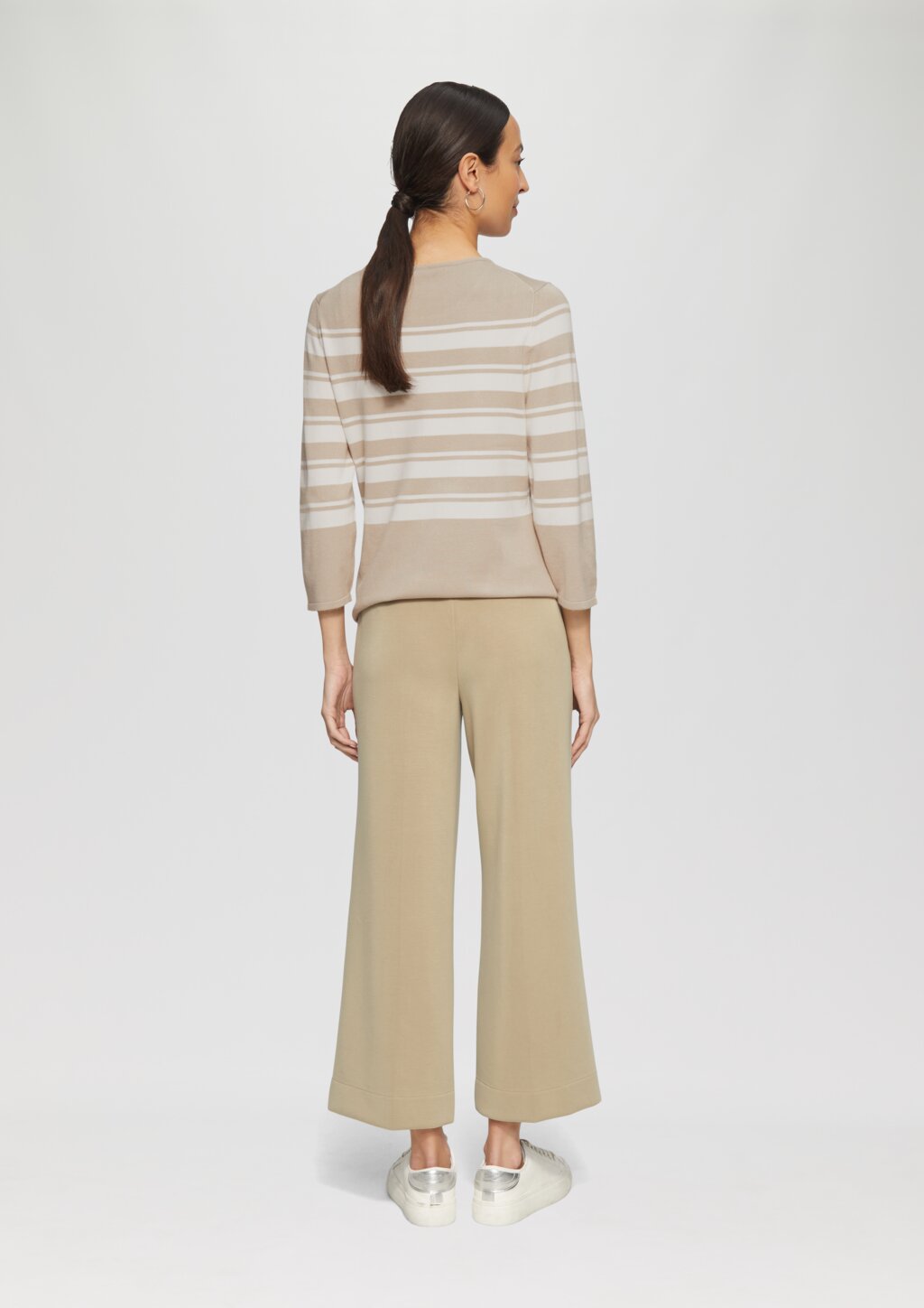 Gestreifter Strickpullover aus Viskosemix