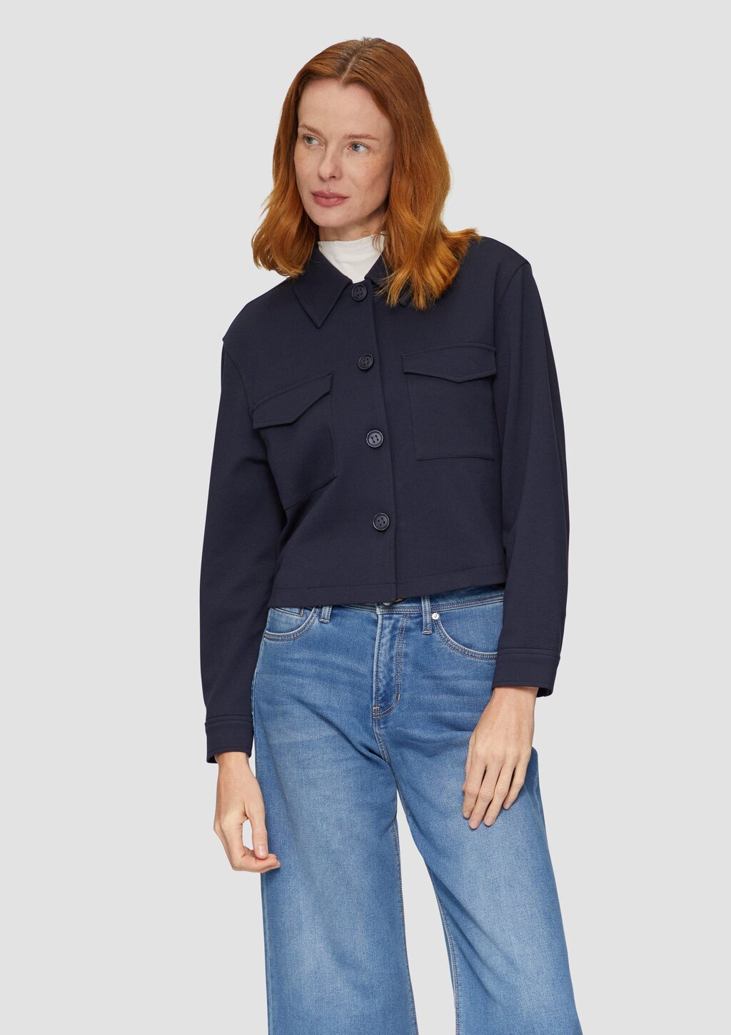 Verkürzte Jacke mit Faltendetail am Rücken