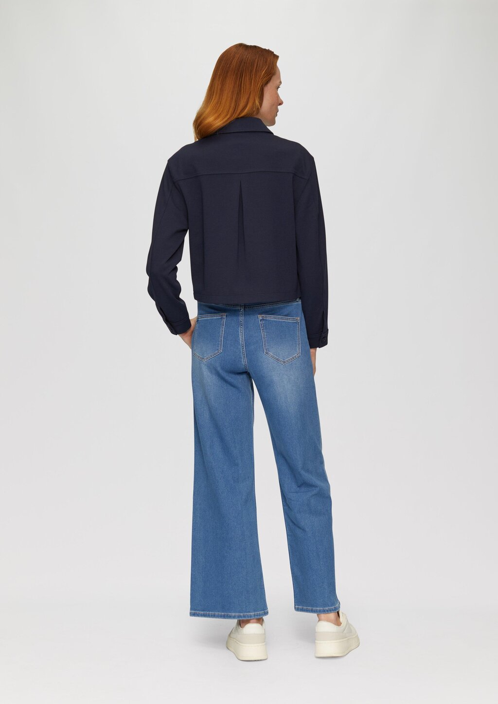 Verkürzte Jacke mit Faltendetail am Rücken