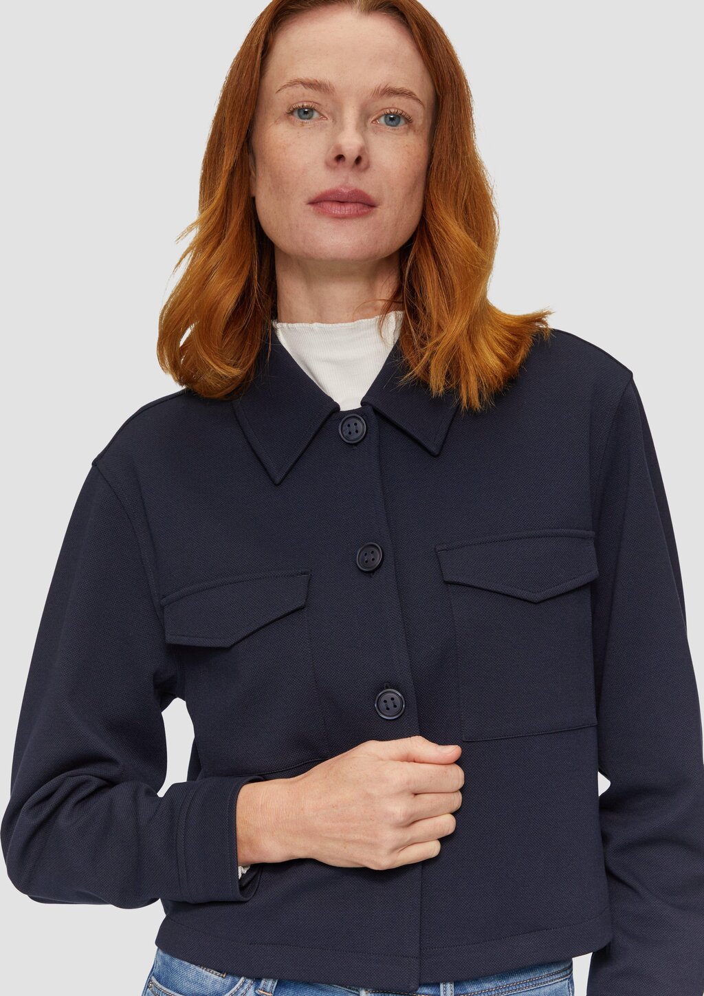 Verkürzte Jacke mit Faltendetail am Rücken