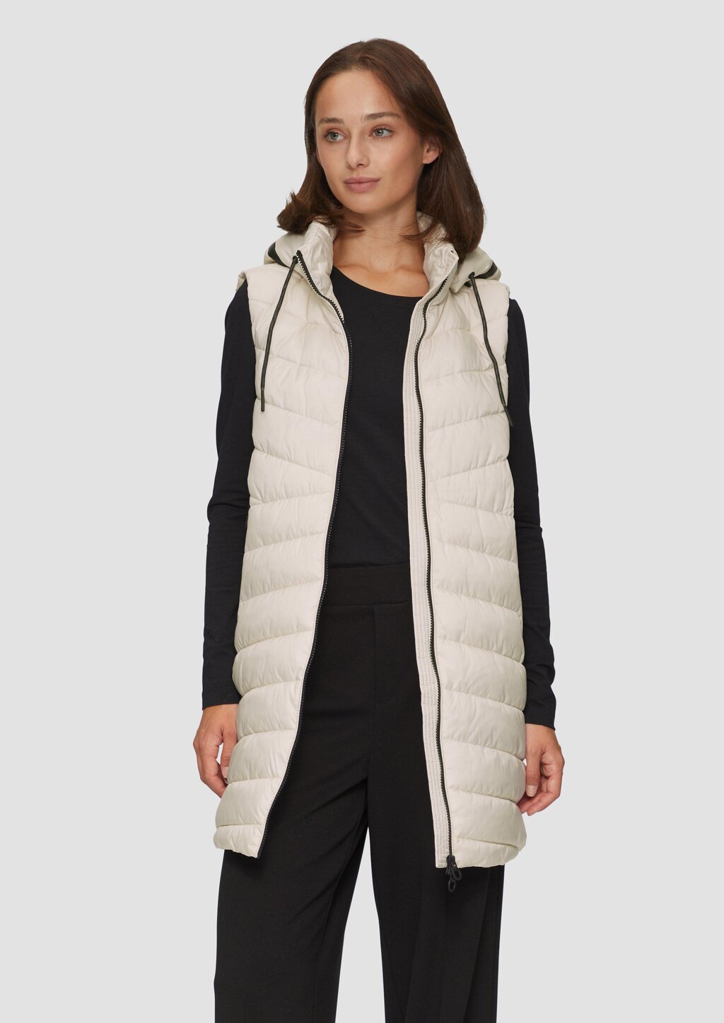 Leichte Steppweste mit Logo-Kapuze