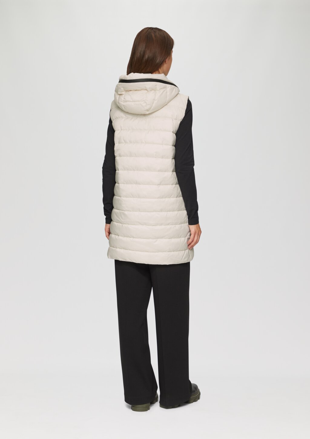 Leichte Steppweste mit Logo-Kapuze