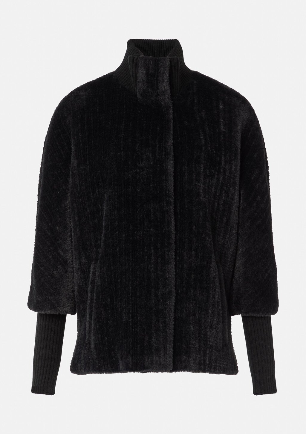 Cape aus Teddyplüsch mit Strickdetails