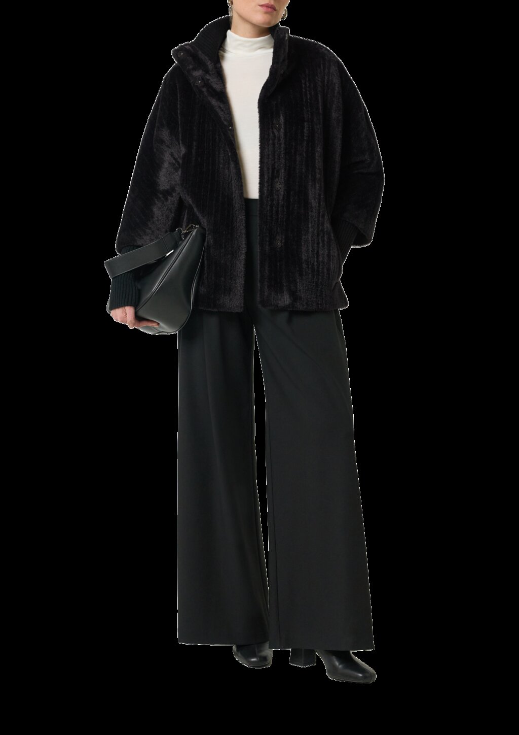 Cape aus Teddyplüsch mit Strickdetails