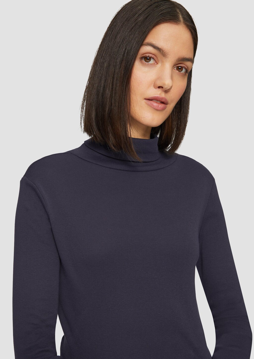 Elastisches Langarmshirt mit Rollkragen