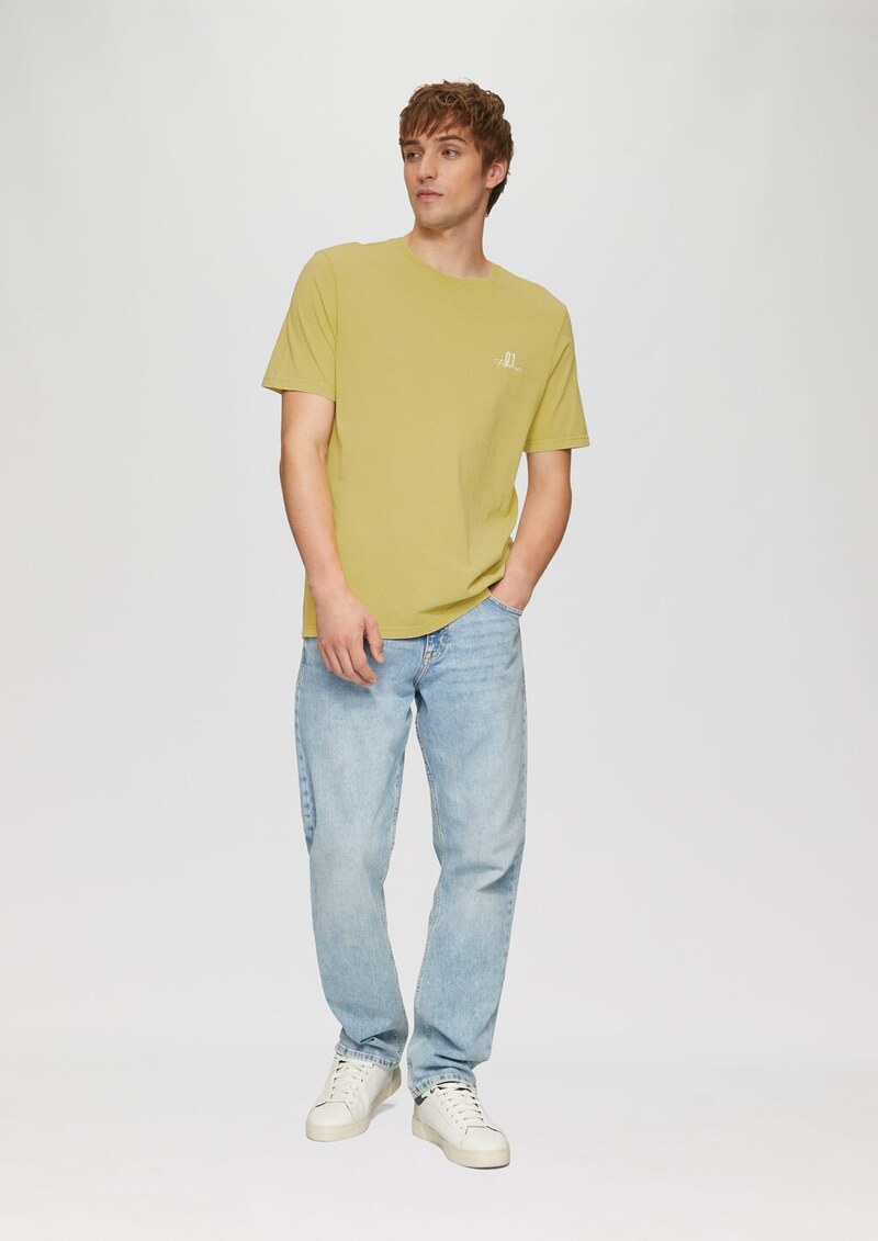 Gewaschenes T-Shirt mit Front- und Rückenprint