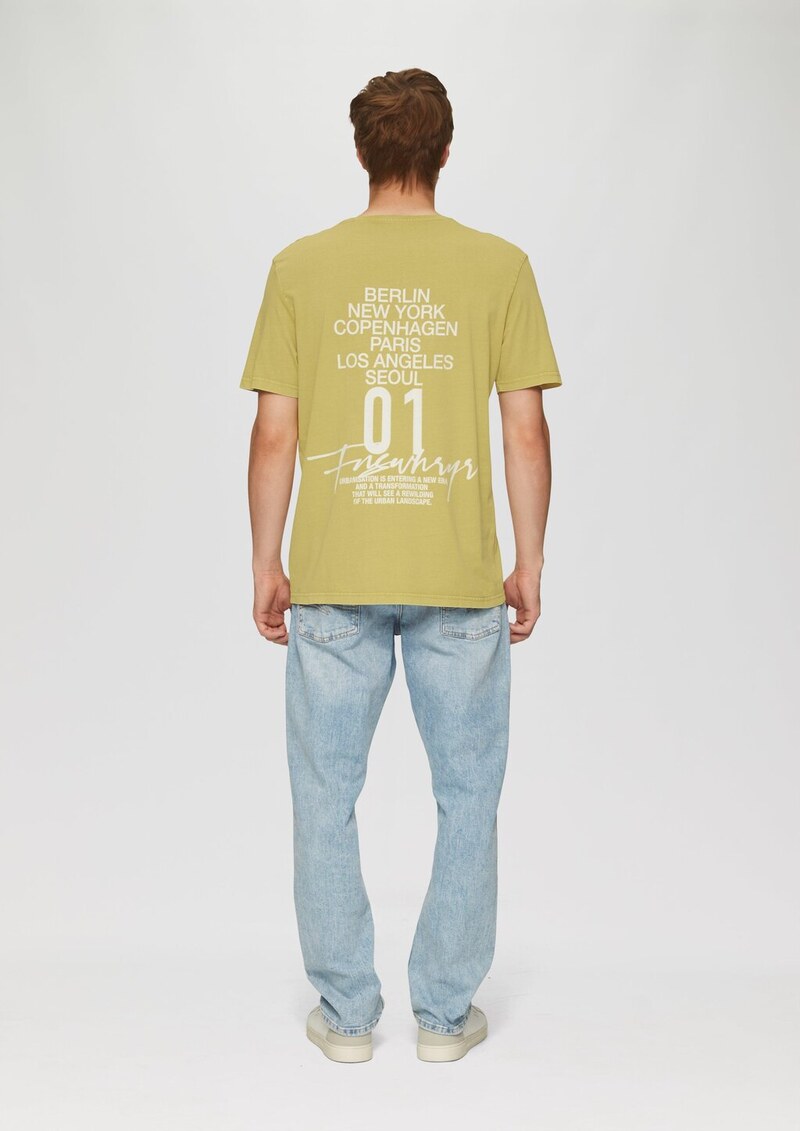 Gewaschenes T-Shirt mit Front- und Rückenprint