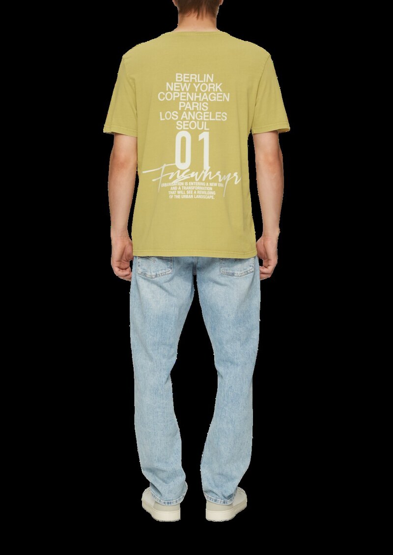 Gewaschenes T-Shirt mit Front- und Rückenprint