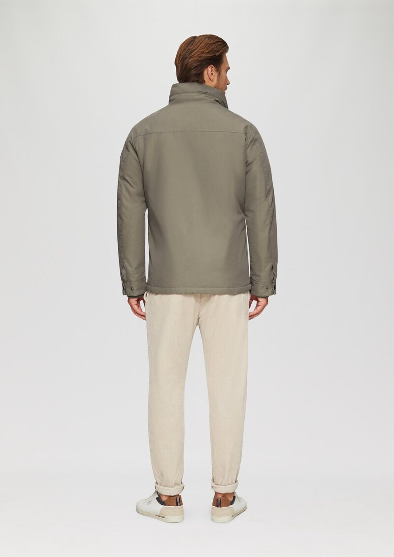 Gefütterte Jacke mit aufgesetzten Taschen im Utility-Stil