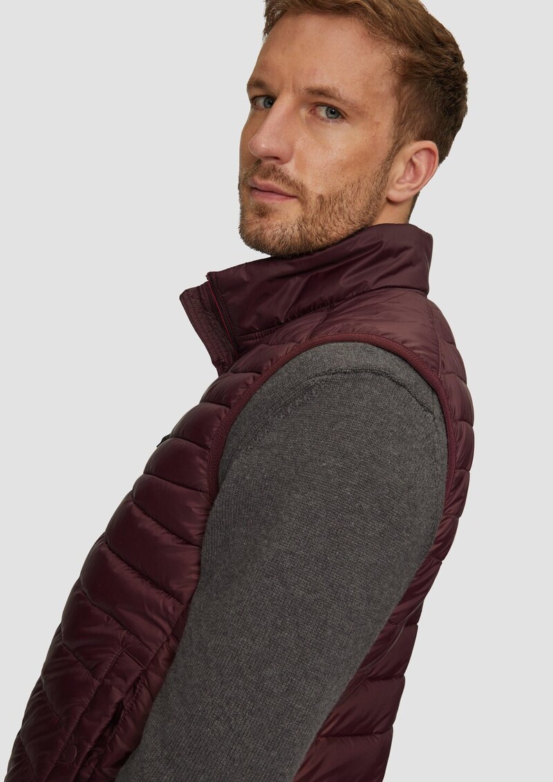 Leicht wattierte Steppweste aus recyceltem Polyester | 360° Circular Vision