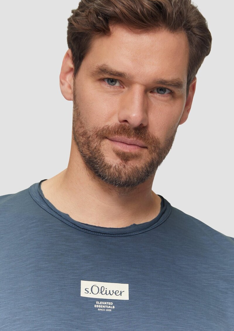 Logo-Shirt mit Rollkante und Flammgarnstruktur