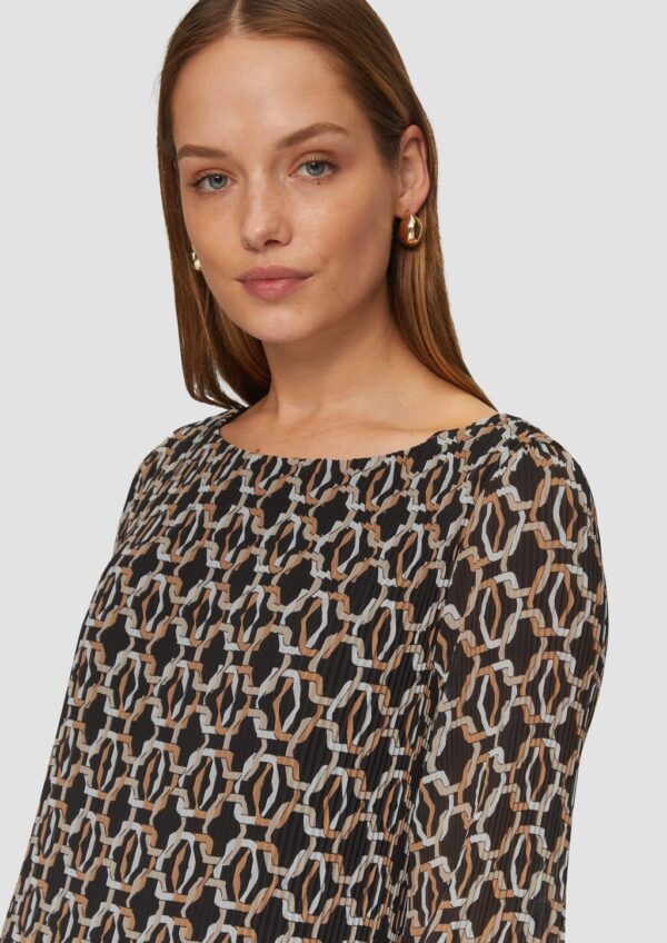 Plissiertes Chiffonkleid mit Puffärmeln