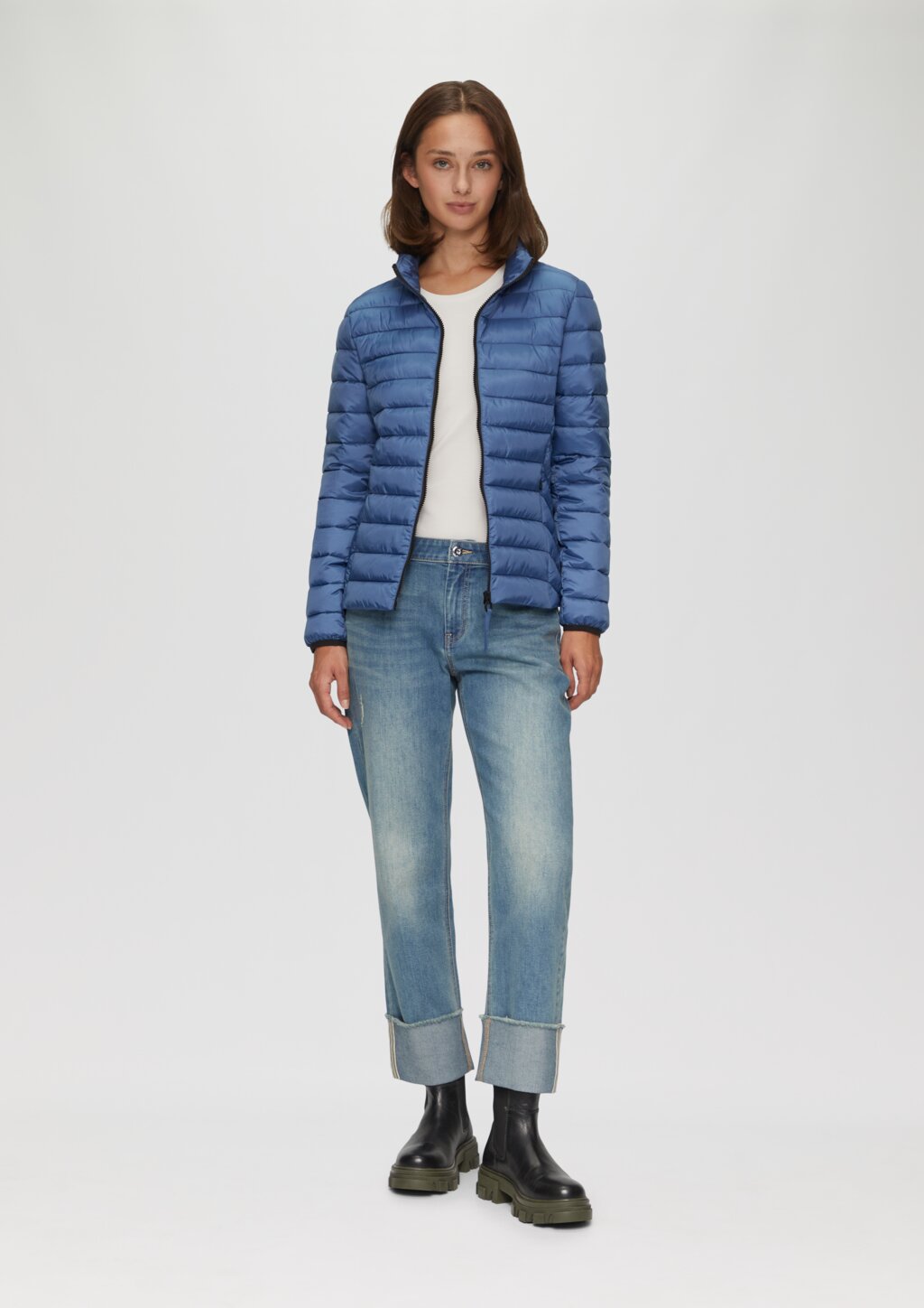 Leichte Jacke mit Steppung und Stehkragen