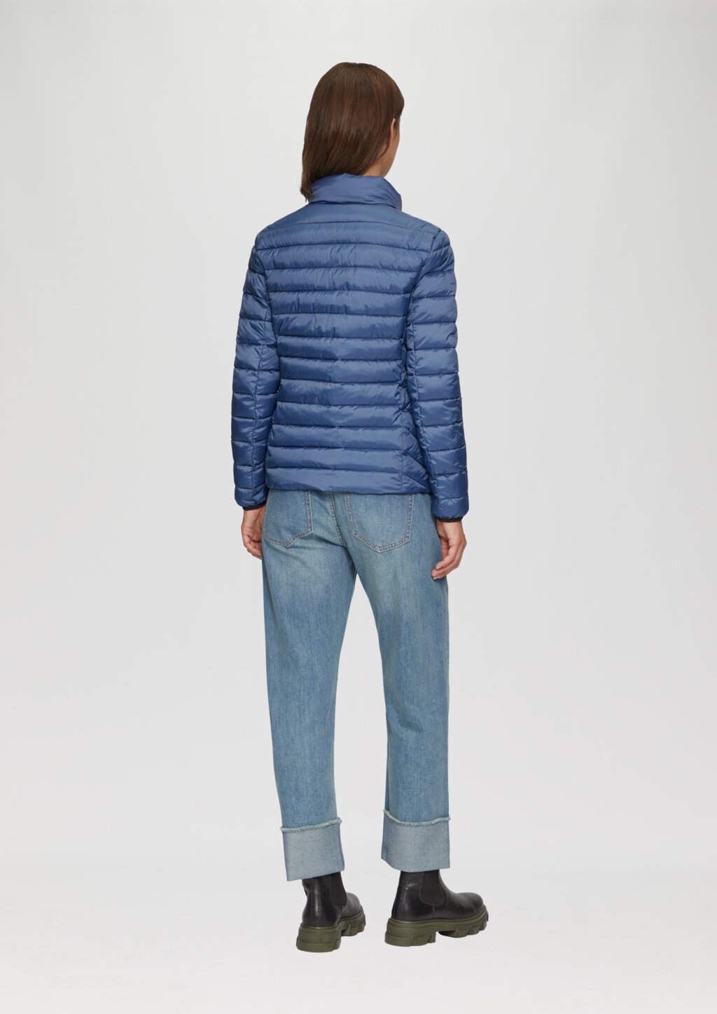 Leichte Jacke mit Steppung und Stehkragen