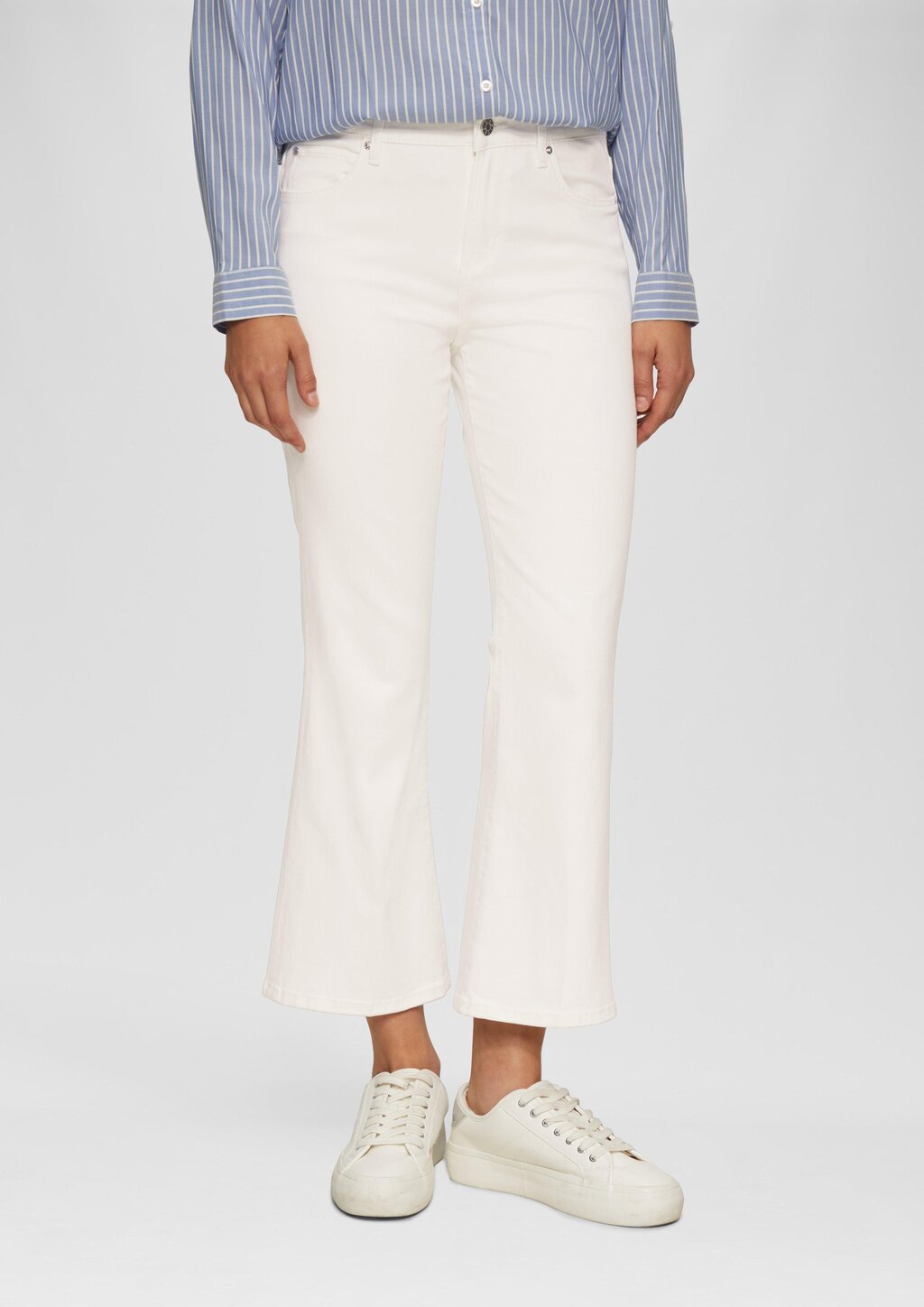 Cropped Jeans / Regular Fit / Mid Rise / Flared Leg