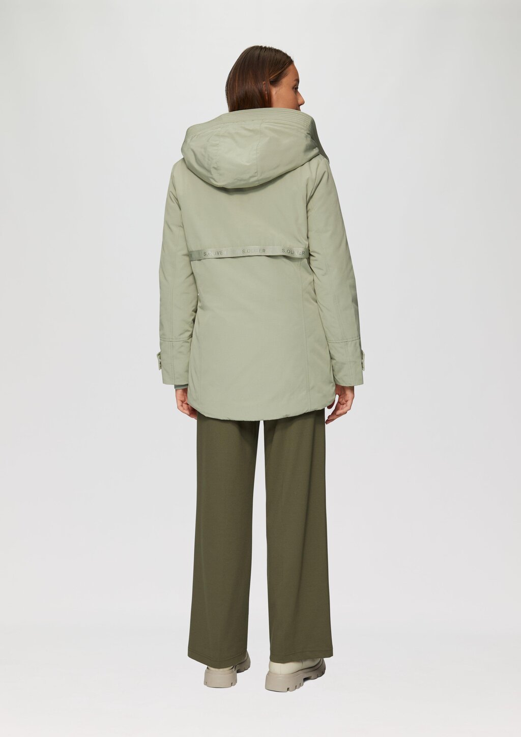 Sportive Jacke mit leichter Wattierung und Logo-Tape