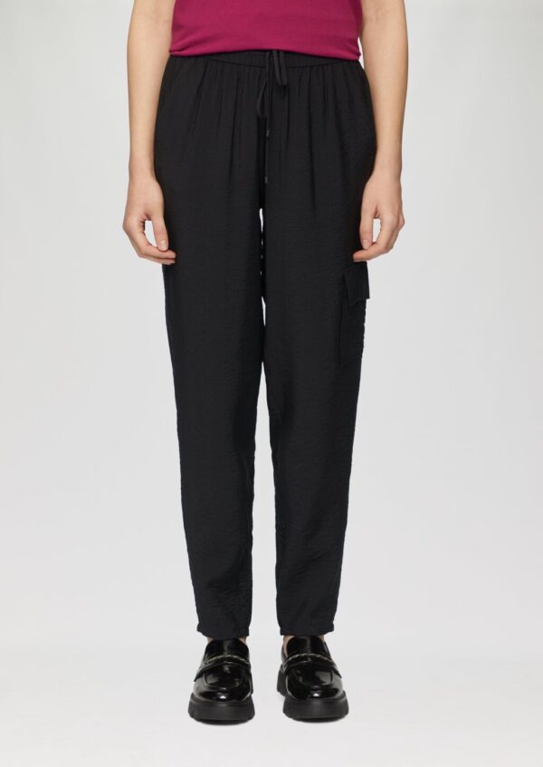 Jogpants aus strukturierter Viskose mit Cargotasche