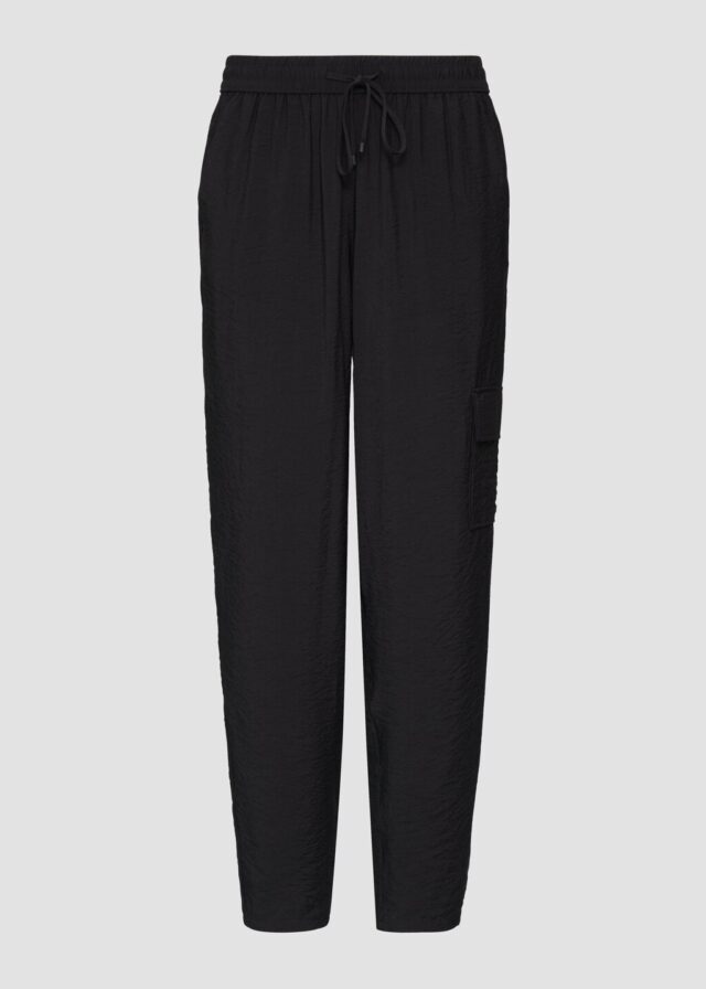 Jogpants aus strukturierter Viskose mit Cargotasche