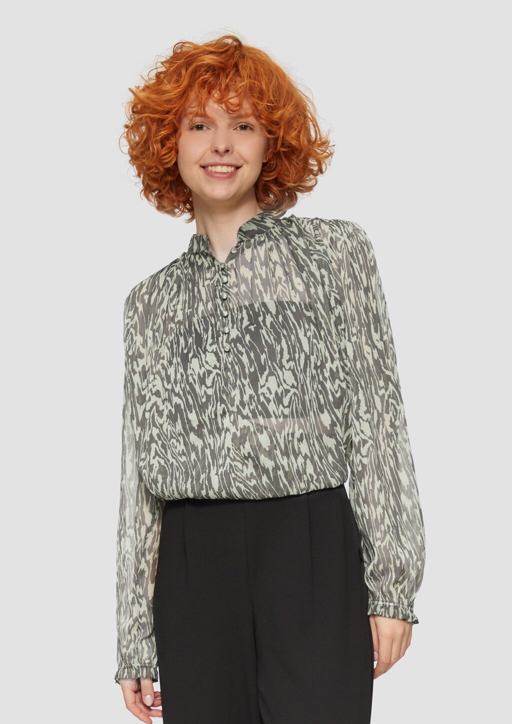 Transparente Bluse mit All-over-Print