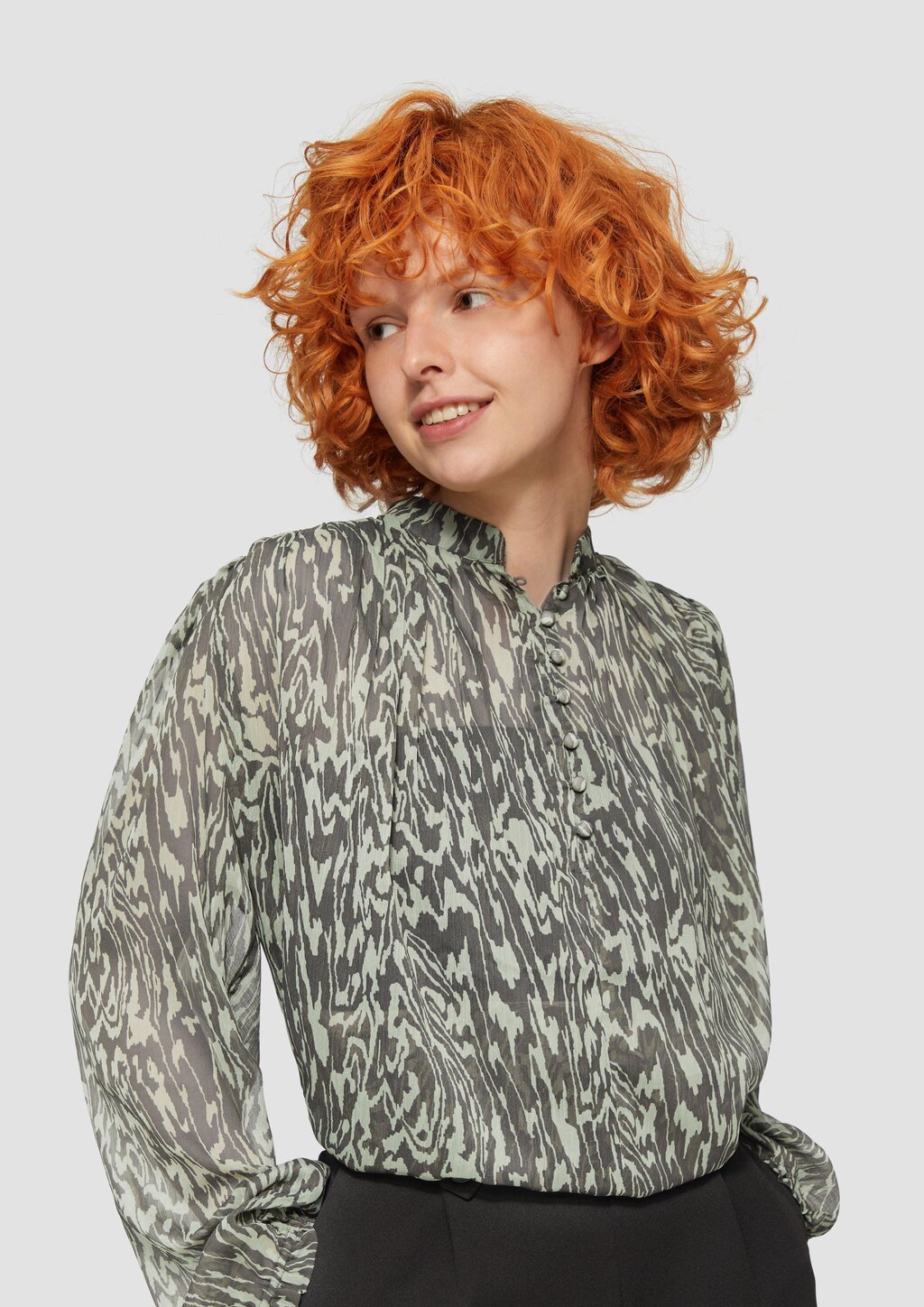 Transparente Bluse mit All-over-Print