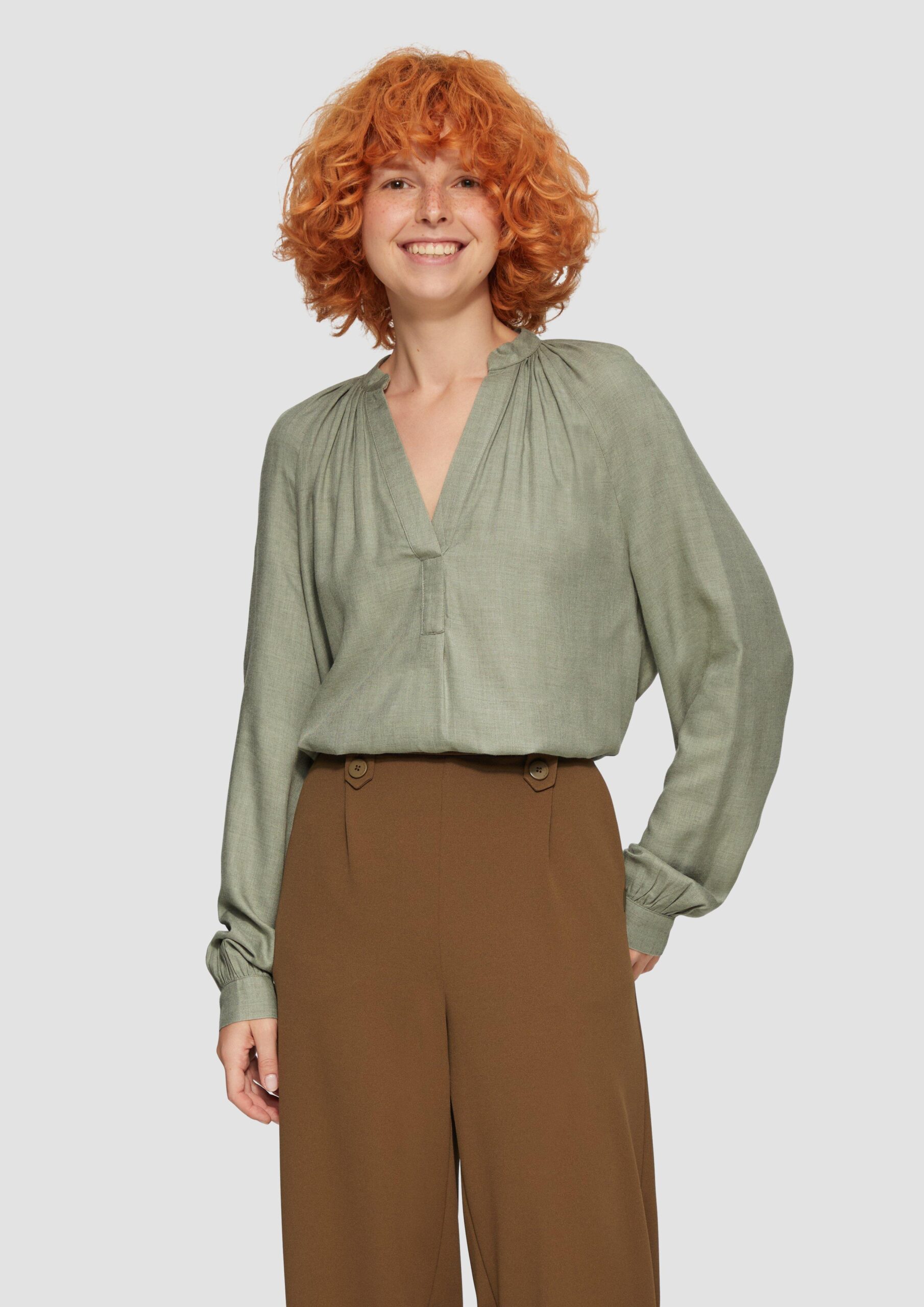 Melierte Viskosebluse mit Raffung