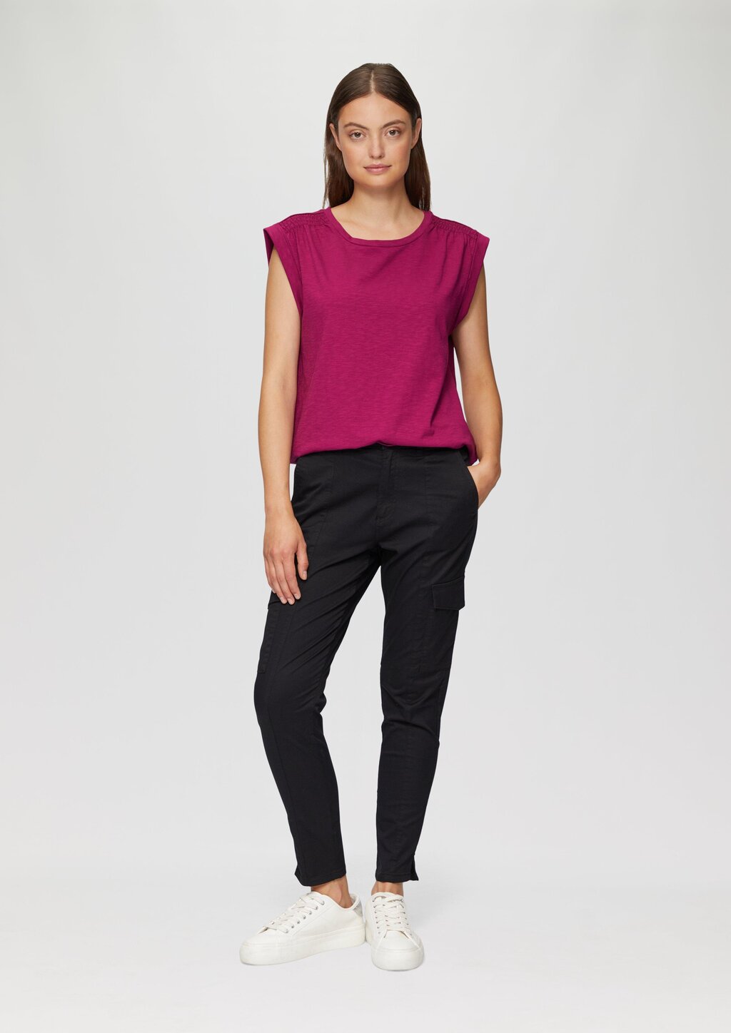 Ärmelloses Flammgarnshirt mit Smok-Details