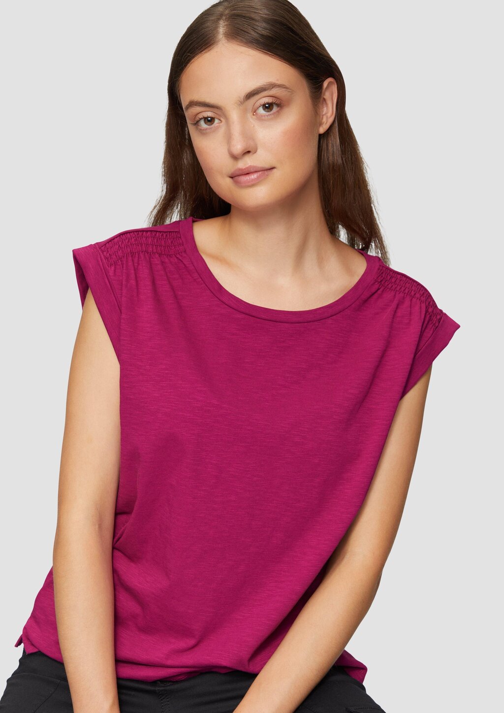 Ärmelloses Flammgarnshirt mit Smok-Details