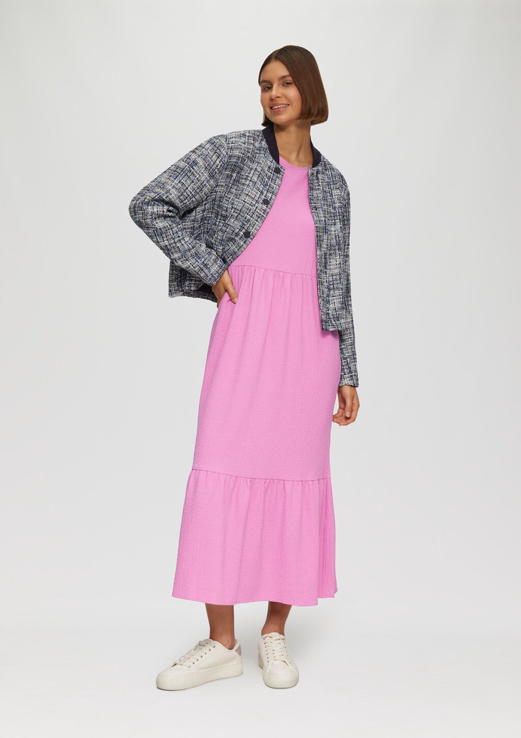 Volants-Kleid mit Crêpe-Struktur