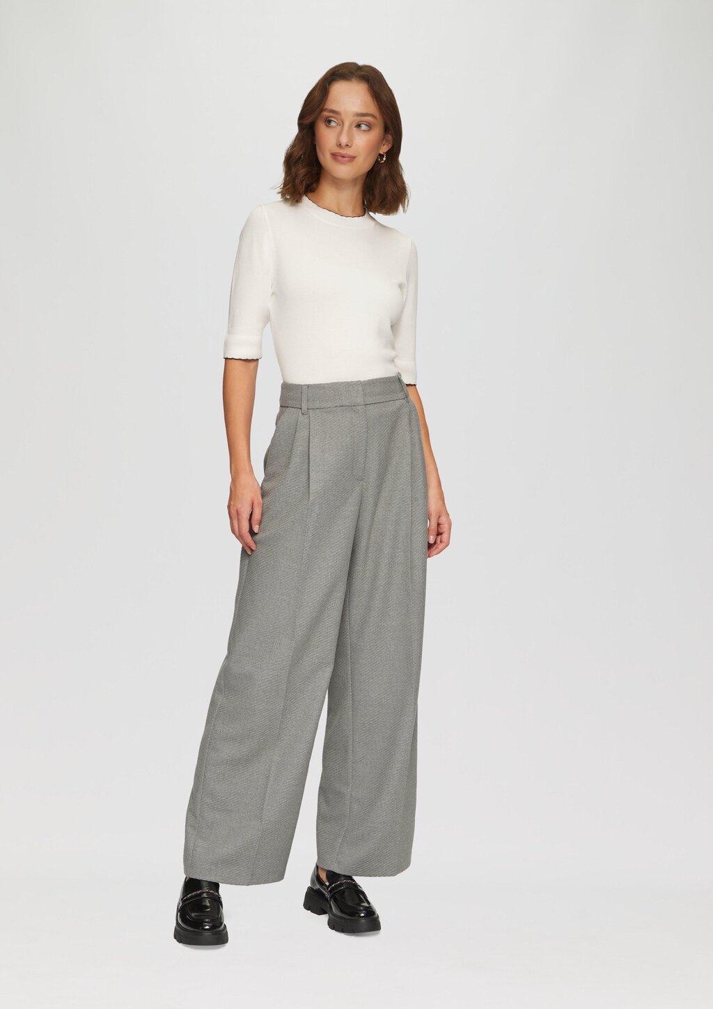 Strickpullover im Slim Fit mit Kontrastdetails