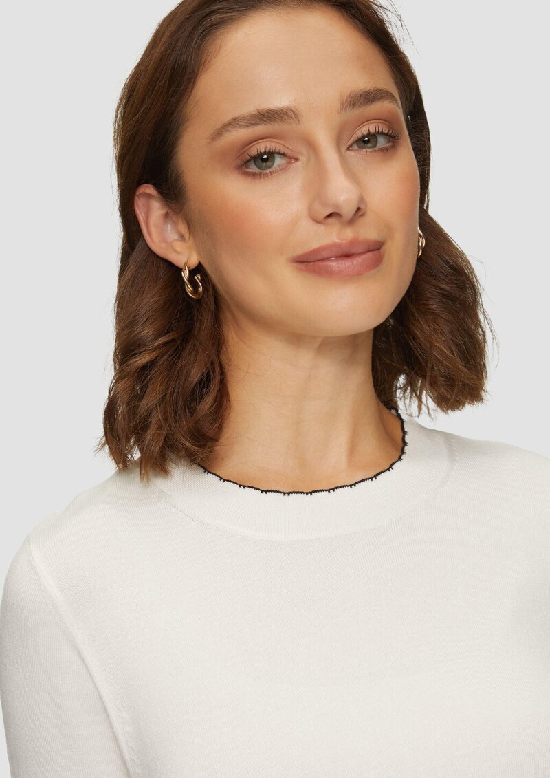 Strickpullover im Slim Fit mit Kontrastdetails