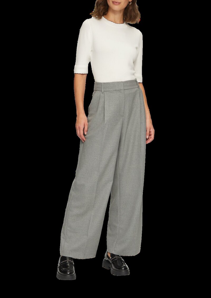 Strickpullover im Slim Fit mit Kontrastdetails