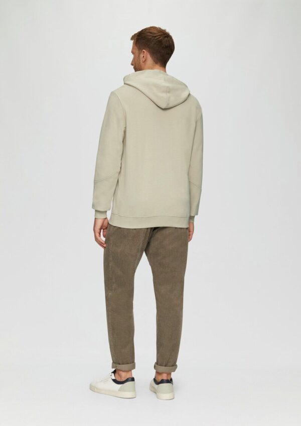 Hoodie mit Stickerei und Kängurutasche | 360° Circular Vision