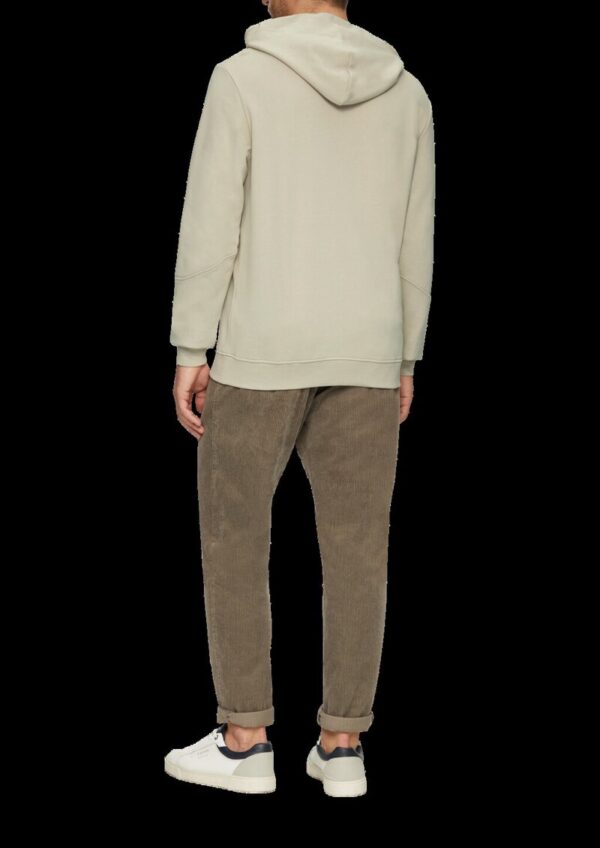 Hoodie mit Stickerei und Kängurutasche | 360° Circular Vision