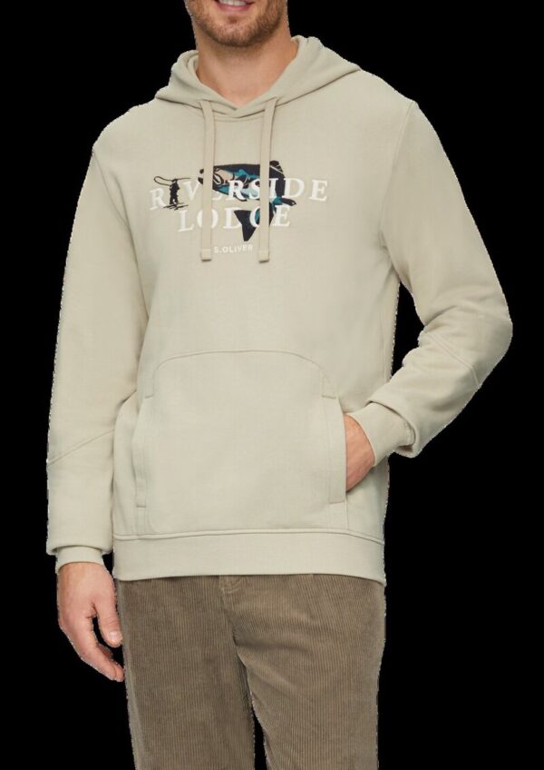 Hoodie mit Stickerei und Kängurutasche | 360° Circular Vision