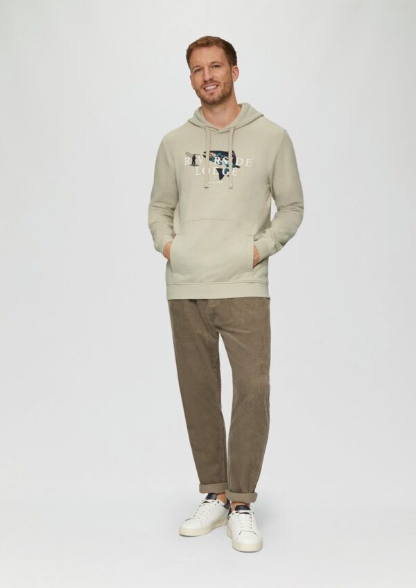 Hoodie mit Stickerei und Kängurutasche | 360° Circular Vision